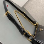 2025年早春新品入荷 PRADA  バッグ  3工場