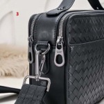 2025年早春新品入荷 Bottega Veneta   バッグの男性 3工場