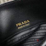 2025年早春新品入荷PRADA   バッグ 3工場