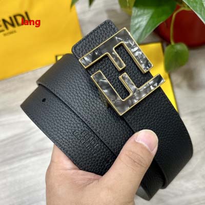 2025年早春新品入荷 FENDI 本革 ベルト LANG工...