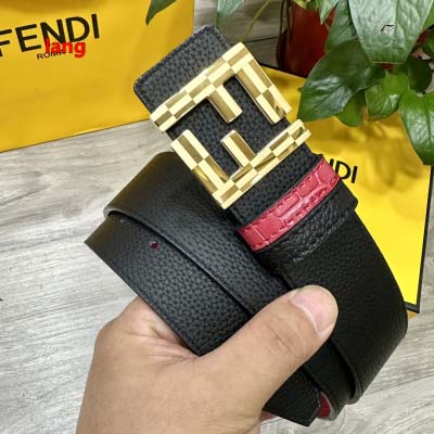 2025年早春新品入荷 FENDI 本革 ベルト LANG工...