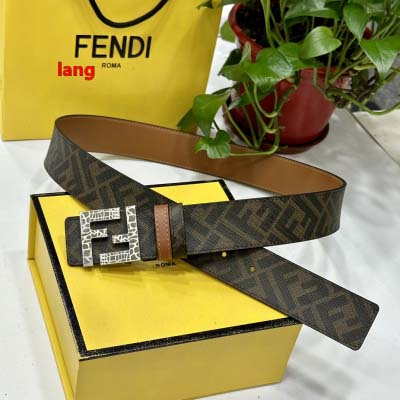 2025年早春新品入荷 FENDI 本革 ベルト LANG工...