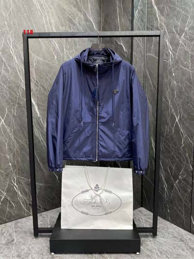 2025年1月21日早春新品入荷 PRADA 綿入れの服ジャ...