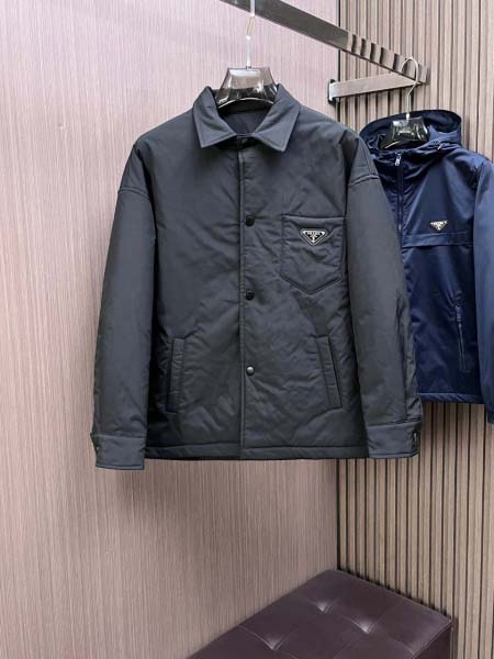 2025年1月21日早春新品入荷 PRADA 綿入れの服ジャ...