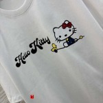 ハローキティの新春定番Tシャツはゆったりしたバージョンです