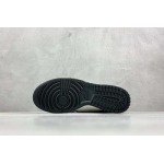 2025年1月27日新品入荷 Nike SB DuNike Low“KAWS” スニーカー/ランニングシューズ/カジュアルシューズ