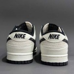 2025年1月31日新品入荷BE@RBRICK x Nike Dunk Low  スニーカー/ランニングシューズ/カジュアルシューズ