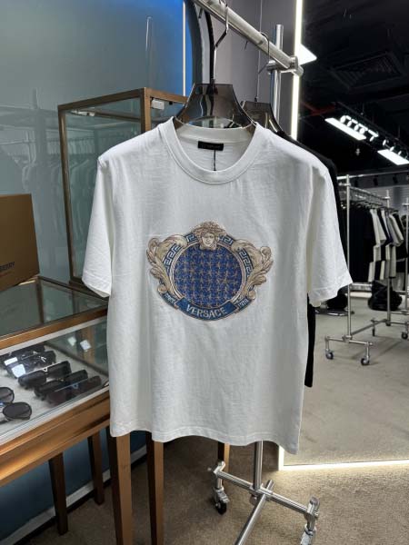 2025年5月22日入荷新作Versace半袖Tシャツ 原版复刻高級品香港の会社超厳選★入手困難/誕生日プレゼント/yinx工場