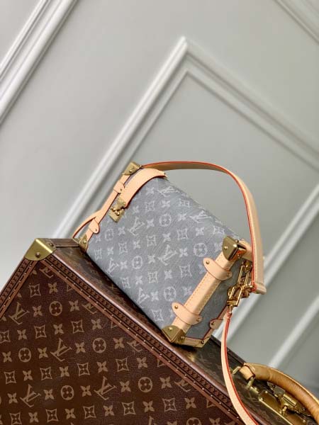 2025年6月26日Louis Vuitton バッグ Side Trunk  2005  Monogram Denim  S-lock Zippy :M13285:23.5CMx16CMx8.5CM 高品質人気の新作/誕生日プレゼント/S