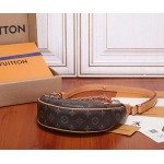 2025年6月26日Louis Vuitton バッグNicolas Ghesquire  Croissant  2022  Loop  LV Monogram  LV :M81098:23CMx13CMx6CM 高品質人気の新作/誕生日プ