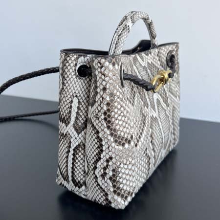2025年7月7日入荷新作Bottega Veneta Andiamo743568    25x22x10.5  極品/正規品同様/人気/革/バッグ/AJ工場