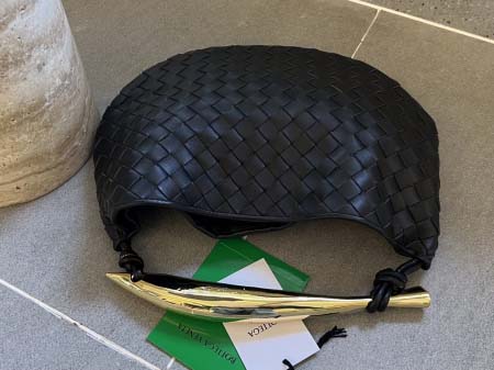 2025年7月7日入荷新作Bottega Veneta  SARDINE  716082    33x20x4   極品/正規品同様/人気/革/バッグ/AJ工場