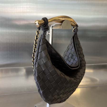 2025年7月7日入荷新作Bottega Veneta2024 SARDINE   776768  33x20x4   極品/正規品同様/人気/革/バッグ/AJ工場