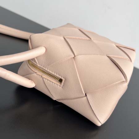 2025年7月7日入荷新作 Bottega Veneta  701915 Cassette  14x14x7  極品/正規品同様/人気/革/バッグ/AJ工場