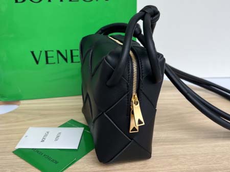 2025年7月7日入荷新作 Bottega Veneta  701915 Cassette  14x14x7  極品/正規品同様/人気/革/バッグ/AJ工場