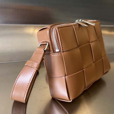2025年7月7日入荷新作 730027  Bottega Veneta  20x15x5   極品/正規品同様/人気/革/バッグ/AJ工場