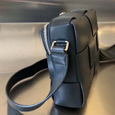 2025年7月7日入荷新作  730027  Bottega Veneta  20x15x5   極品/正規品同様/人気/革/バッグ/AJ工場