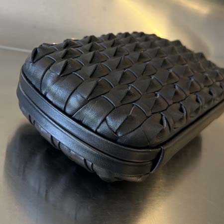 2025年7月7日入荷新作  Bottega Veneta Knot 717622  knotLogo  20x12x5.5   極品/正規品同様/人気/革/バッグ/AJ工場