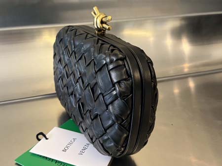 2025年7月7日入荷新作  Bottega Veneta Knot 717622   knotLogo  19x11.5x5   極品/正規品同様/人気/革/バッグ/AJ工場