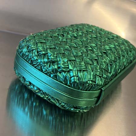 2025年7月7日入荷新作  Bottega Veneta Knot 717622  knotLogo  20x12x5.5   極品/正規品同様/人気/革/バッグ/AJ工場