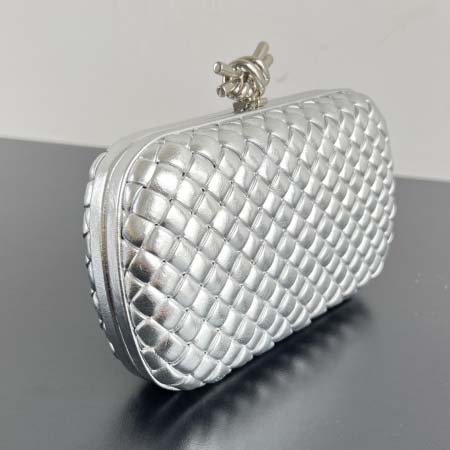 2025年7月7日入荷新作  Bottega Veneta Knot 717622  knotLogo  20x12x5.5   極品/正規品同様/人気/革/バッグ/AJ工場