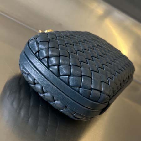 2025年7月7日入荷新作  Bottega Veneta Knot 717622  knotLogo  20x12x5.5   極品/正規品同様/人気/革/バッグ/AJ工場
