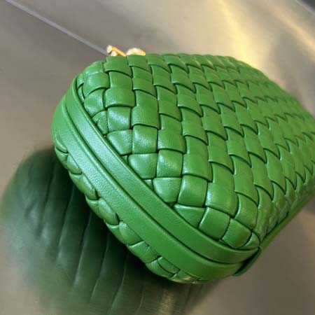 2025年7月7日入荷新作  Bottega Veneta Knot 717622  knotLogo  20x12x5.5   極品/正規品同様/人気/革/バッグ/AJ工場