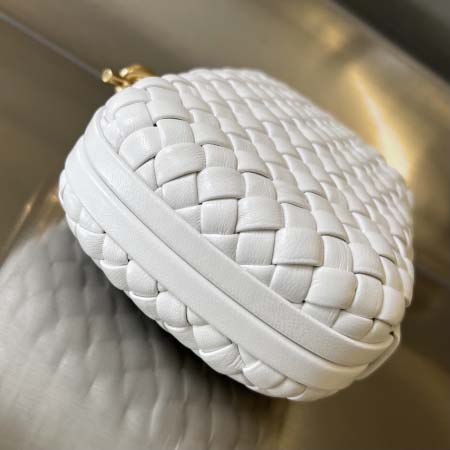 2025年7月7日入荷新作  Bottega Veneta Knot 717622  knotLogo  20x12x5.5   極品/正規品同様/人気/革/バッグ/AJ工場
