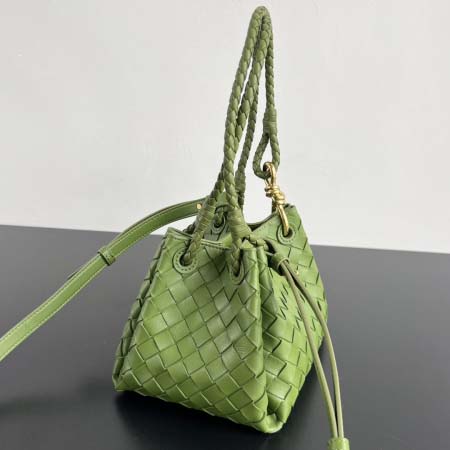 2025年7月7日入荷新作  Bottega Venetaintrecciato  mini   Bottega Veneta  knot   796569 Size21X17X16.5cm  極品/正規品同様/人気/革/バッグ/AJ工場