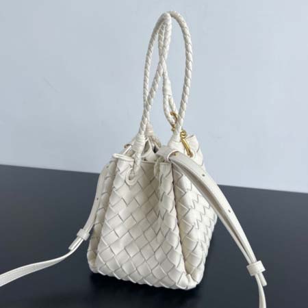 2025年7月7日入荷新作  Bottega Venetaintrecciato  mini   Bottega Veneta  knot   796569 Size21X17X16.5cm  極品/正規品同様/人気/革/バッグ/AJ工場