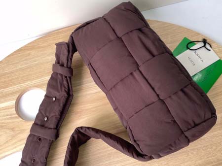 2025年7月8日入荷新作#Bottega Veneta #628951  Cassette  S30x15cm   極品/正規品同様/人気/革/バッグ/AJ工場