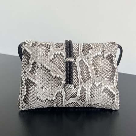 2025年7月9日入荷新作#Bottega Veneta  Liberta  806030  27.5x16x6 極品/正規品同様/人気/革/バッグ/AJ工場
