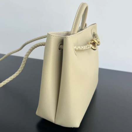 2025年7月9日入荷新作#Bottega Veneta Andiamo810213 knot   25x22x10  極品/正規品同様/人気/革/バッグ/AJ工場