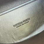 2025年7月7日入荷新作Bottega Veneta Andiamo743568    25x22x10.5  極品/正規品同様/人気/革/バッグ/AJ工場