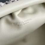 2025年7月7日入荷新作Bottega Veneta 576227  22x13x5  極品/正規品同様/人気/革/バッグ/AJ工場