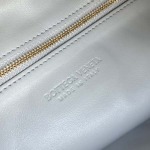 2025年7月7日入荷新作Bottega Veneta   763970   54x24x13  極品/正規品同様/人気/革/バッグ/AJ工場