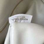 2025年7月7日入荷新作Bottega Veneta   763970   54x24x13  極品/正規品同様/人気/革/バッグ/AJ工場