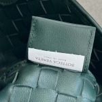 2025年7月7日入荷新作Bottega Veneta  SARDINE  716082    33x20x4   極品/正規品同様/人気/革/バッグ/AJ工場