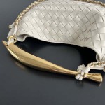 2025年7月7日入荷新作Bottega Veneta2024 SARDINE   776768  33x20x4   極品/正規品同様/人気/革/バッグ/AJ工場