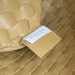 2025年7月7日入荷新作Bottega Veneta2024 SARDINE   776768  33x20x4   極品/正規品同様/人気/革/バッグ/AJ工場
