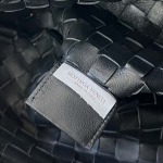 2025年7月7日入荷新作Bottega Veneta2024 SARDINE   776768  33x20x4   極品/正規品同様/人気/革/バッグ/AJ工場