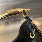 2025年7月7日入荷新作Bottega Veneta2024 SARDINE   776768  33x20x4   極品/正規品同様/人気/革/バッグ/AJ工場