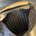 2025年7月7日入荷新作Bottega Veneta2024 SARDINE   776768  33x20x4   極品/正規品同様/人気/革/バッグ/AJ工場