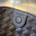 2025年7月7日入荷新作Bottega Veneta2024 SARDINE   776768  33x20x4   極品/正規品同様/人気/革/バッグ/AJ工場