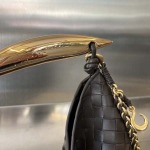 2025年7月7日入荷新作Bottega Veneta2024 SARDINE   776768  33x20x4   極品/正規品同様/人気/革/バッグ/AJ工場