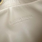 2025年7月7日入荷新作Bottega Veneta794902    28x27x6  極品/正規品同様/人気/革/バッグ/AJ工場