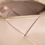 2025年7月7日入荷新作 Bottega Veneta  701915 Cassette  14x14x7  極品/正規品同様/人気/革/バッグ/AJ工場