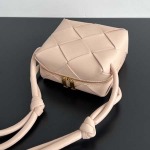 2025年7月7日入荷新作 Bottega Veneta  701915 Cassette  14x14x7  極品/正規品同様/人気/革/バッグ/AJ工場