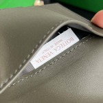 2025年7月7日入荷新作  Bottega Veneta 817398   13.3x9.5 極品/正規品同様/人気/革/バッグ/AJ工場