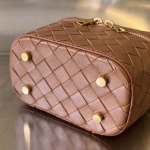 2025年7月7日入荷新作Bottega Veneta  743551  18x12.5x8極品/正規品同様/人気/革/バッグ/AJ工場